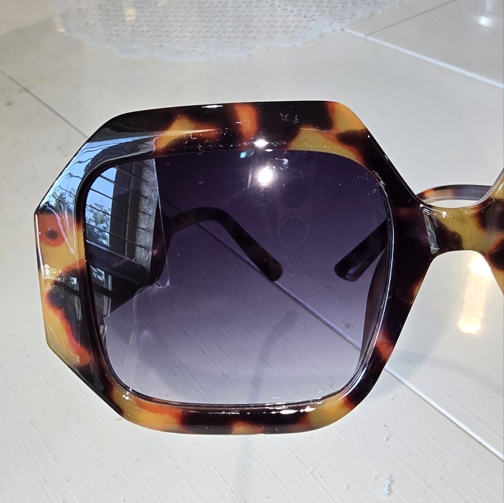 Tortoise Shell Sunglasses - Picture 3 of 5